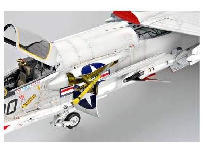 F-8J Crusader - image 2