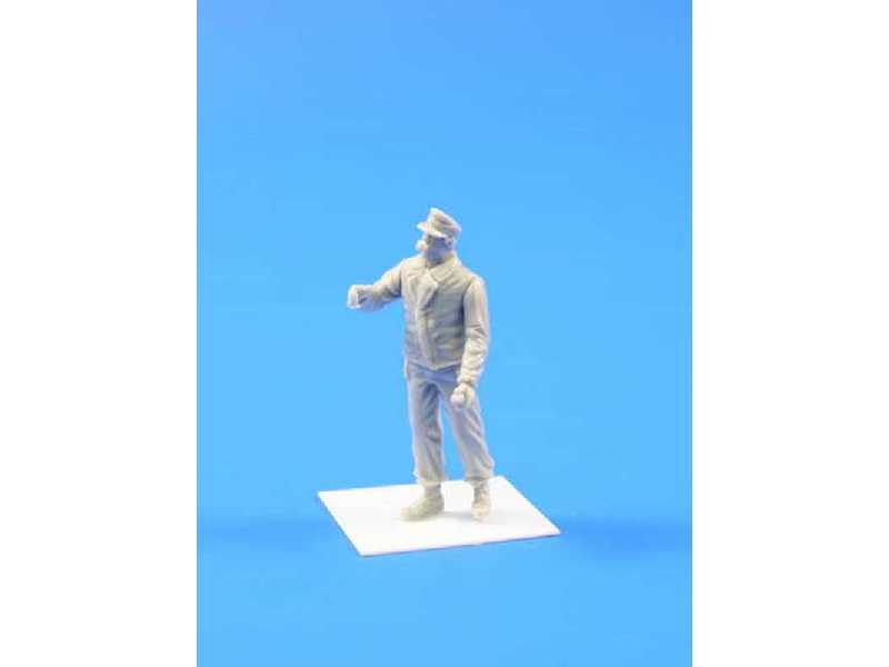 Wehrmacht soldier resting and smoking pipe (1 fig) 1/35 - image 1