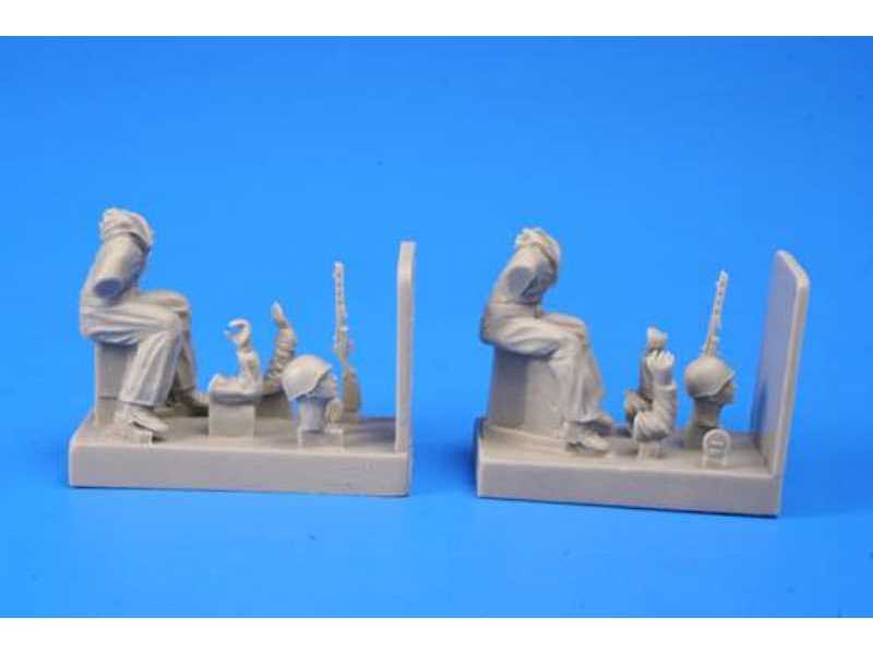 Soviet Tank Desant Troops, part 1 (2 figures), for a T-34 and an - image 1 Soviet Tank Desant Troops, part 1 (2 figures), for a T-34 and an - image 1