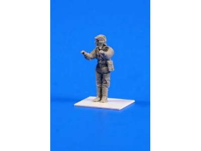 Soviet WW II Tank Crew + soldier for T-34 (4 fig.) - image 1