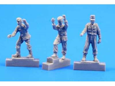 German A4/V2 missile launch platform personnel, WW II (3 figures - image 1