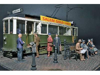 European Tramcar (StraBenbahn Triebwagen 641) w/Crew & Passenger - image 46