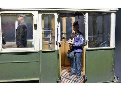 European Tramcar (StraBenbahn Triebwagen 641) w/Crew & Passenger - image 59