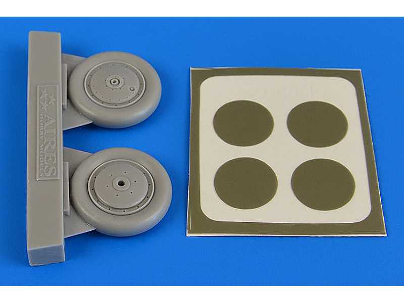 I-153 Chaika wheels & paint masks - ICM - image 1 I-153 Chaika wheels & paint masks - ICM - image 1