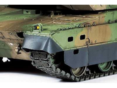 JGSDF Type 10 Tank - image 4