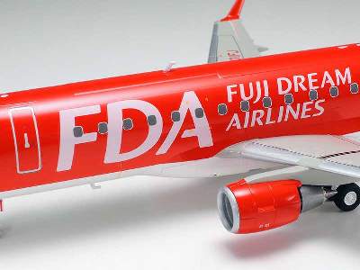Fuji Dream Airlines Embraer 175 - image 5