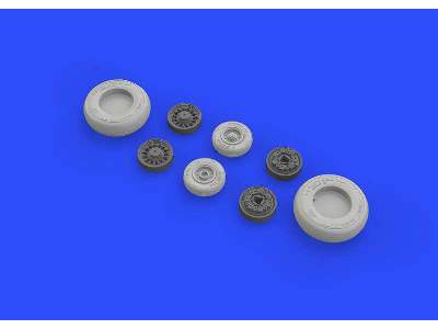 F-14A wheels late 1/48 - Tamiya - image 4