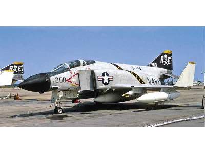 F-4j Phantom Ii & F/A-18f Super Hornet Jolly Rogers - 2 Kits - image 1