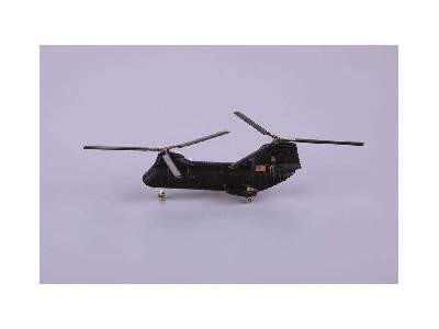 USS Iwo Jima LHD-7 pt.2 helicopters & vehicles 1/350 - Trumpeter - image 11