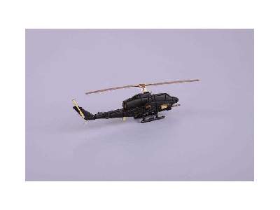 USS Iwo Jima LHD-7 pt.2 helicopters & vehicles 1/350 - Trumpeter - image 14