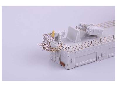 USS Iwo Jima LHD-7 pt.3 superstructure 1/350 - Trumpeter - image 2