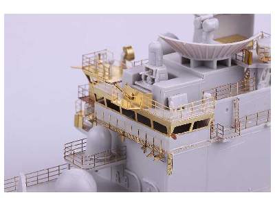 USS Iwo Jima LHD-7 pt.3 superstructure 1/350 - Trumpeter - image 4