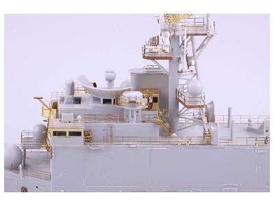USS Iwo Jima LHD-7 pt.3 superstructure 1/350 - Trumpeter - image 6