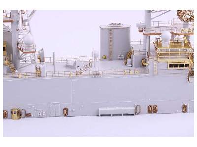 USS Iwo Jima LHD-7 pt.3 superstructure 1/350 - Trumpeter - image 7
