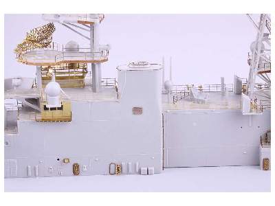 USS Iwo Jima LHD-7 pt.3 superstructure 1/350 - Trumpeter - image 14