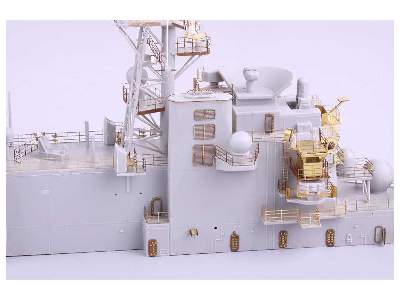 USS Iwo Jima LHD-7 pt.3 superstructure 1/350 - Trumpeter - image 16