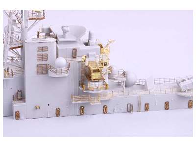 USS Iwo Jima LHD-7 pt.3 superstructure 1/350 - Trumpeter - image 17