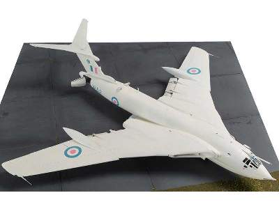 Handley Page Victor B.2 - image 2