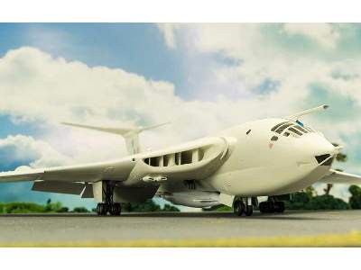 Handley Page Victor B.2 - image 7