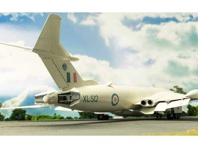 Handley Page Victor B.2 - image 8