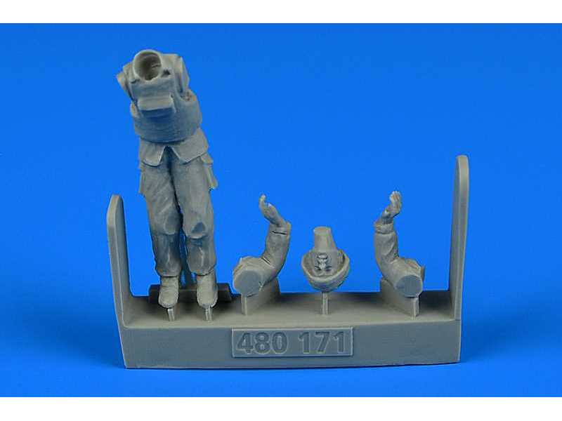 Modern British Army Commander for BAE Warrior - Airfix - image 1