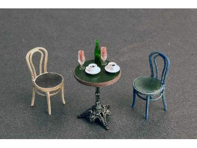 Café Furniture & Crockery - image 10