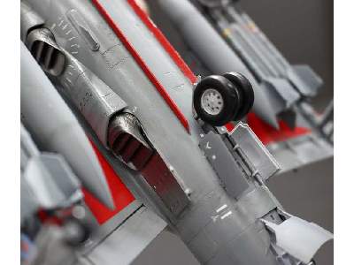 Sea Harrier FA2 - image 12