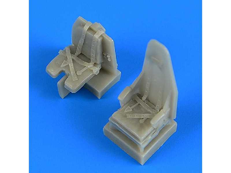 Mosquito seats with safety belts - Tamiya - image 1