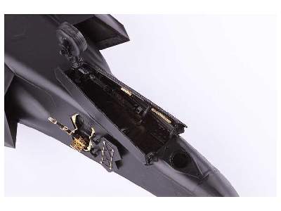 F-35A wheel bays & bomb bays 1/32 - Italeri - image 8