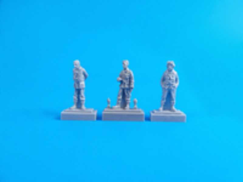 Barracuda Crew Members - Standing (3 fig.) - image 1