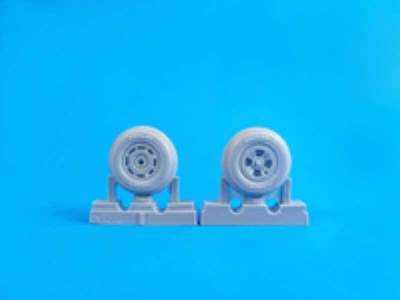 Tempest Mk. II/V/VI- Square Tread Pattern Mainwheels for Special - image 1