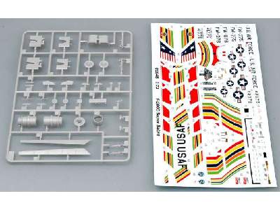 F-100C Super Sabre fighter - image 4