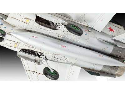 MiG-25 RBT Foxbat B - image 9