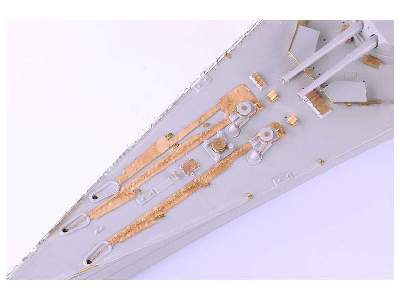 HMS Hood pt.5 deck 1/200 - Trumpeter - image 3