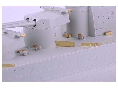 HMS Hood pt.5 deck 1/200 - Trumpeter - image 6