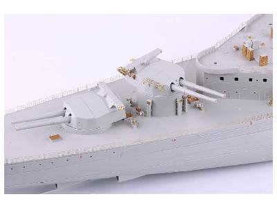 HMS Hood pt.5 deck 1/200 - Trumpeter - image 10