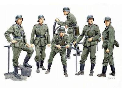 Flatbed Typ Ommr + MG42 Gun Team, Artillery Crew figures - image 4