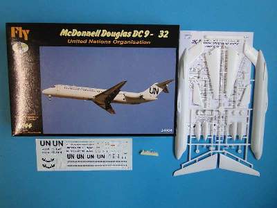 McDonnell Douglas  DC 9-32 United Nations - image 5