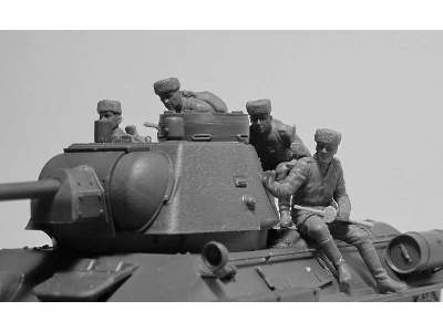 T-34-76 with Soviet Tank Riders - image 7