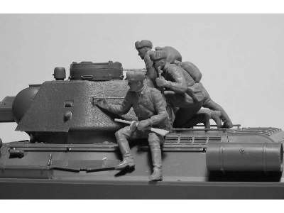 T-34-76 with Soviet Tank Riders - image 12