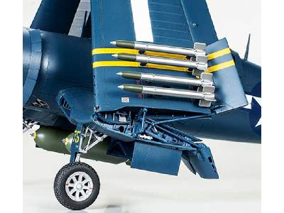 Vought F4U-1D Corsair - image 9