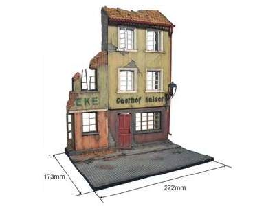 Diorama Ruined German Houses w/Base - image 2