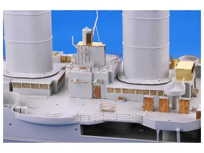 HMS Hood pt.  6 superstructure 1/200 - Trumpeter - image 7