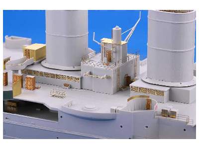 HMS Hood pt.  6 superstructure 1/200 - Trumpeter - image 9