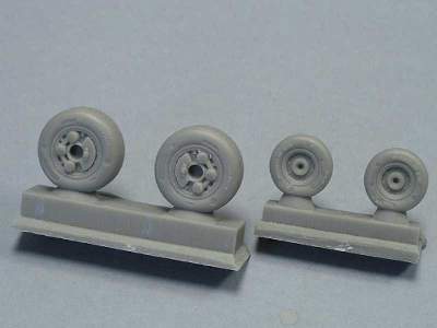 F/A-18 C/D wheel set - image 4