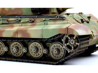 Heavy Tank Sd.Kfz.182 King Tiger (Henschel Turret) - image 7