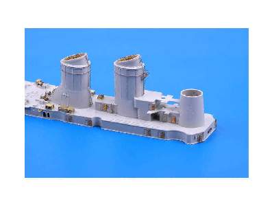 RN Roma pt.1 main deck and guns 1/350 - Trumpeter - image 17