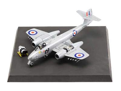 Gloster Meteor F8 - Korean War - image 2