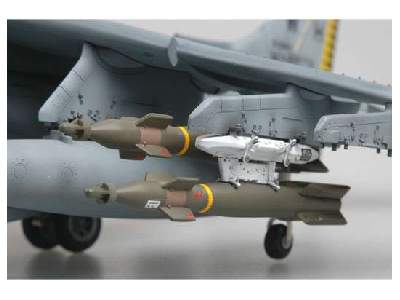 AV-8B Night Attack Harrier II - image 3