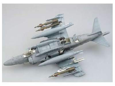 AV-8B Night Attack Harrier II - image 4